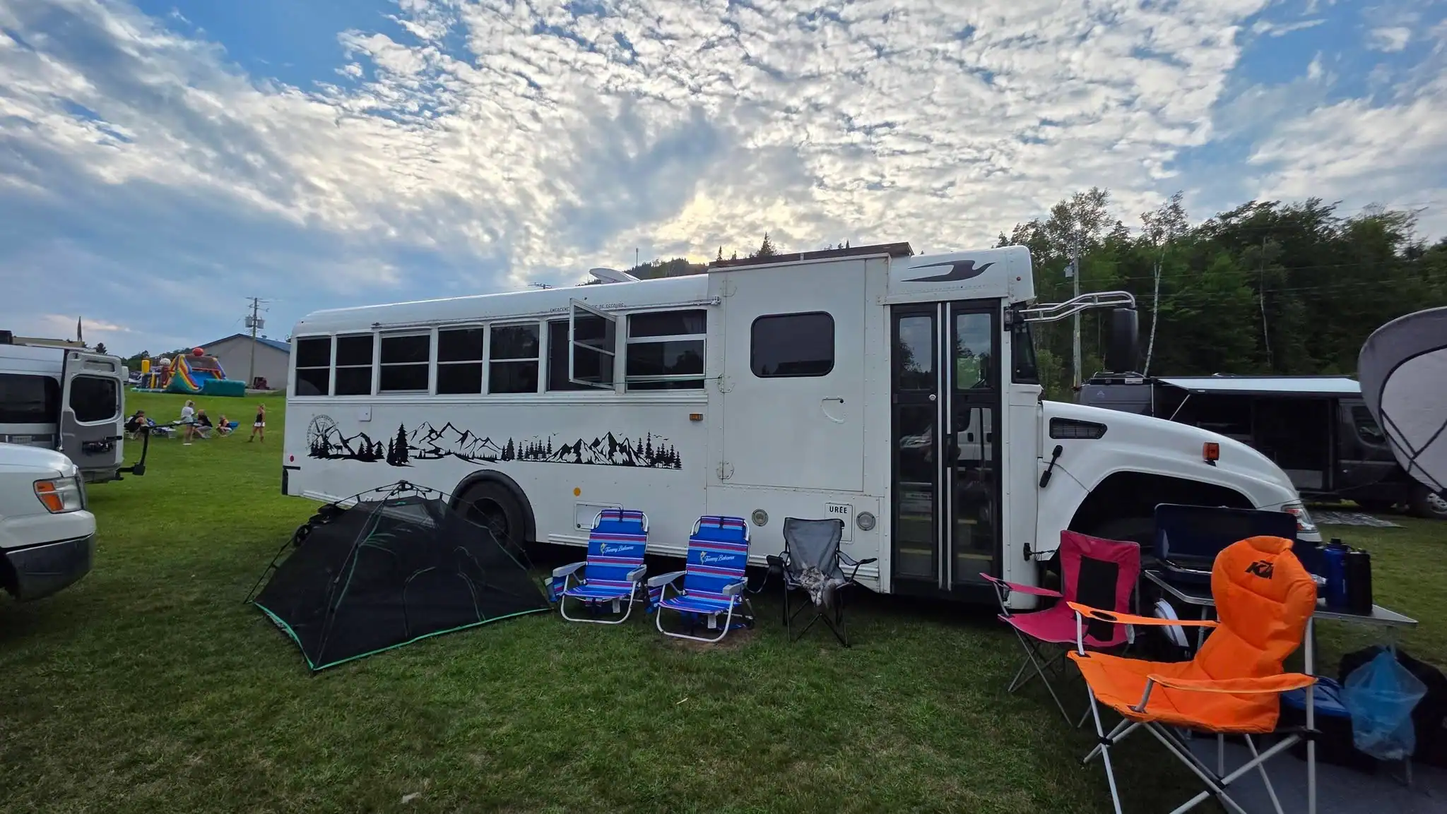 Festival Relief au Mont Adstock — vanlifeux, potluck et show de Chloé Leclerc