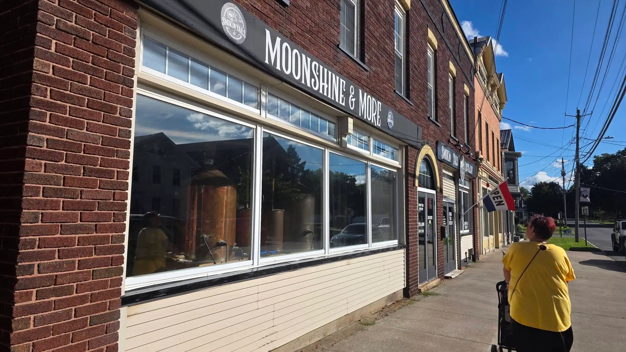 Martini au beurre de pinottes et moonshine au Smokin’ Tails Distillery à Phelps