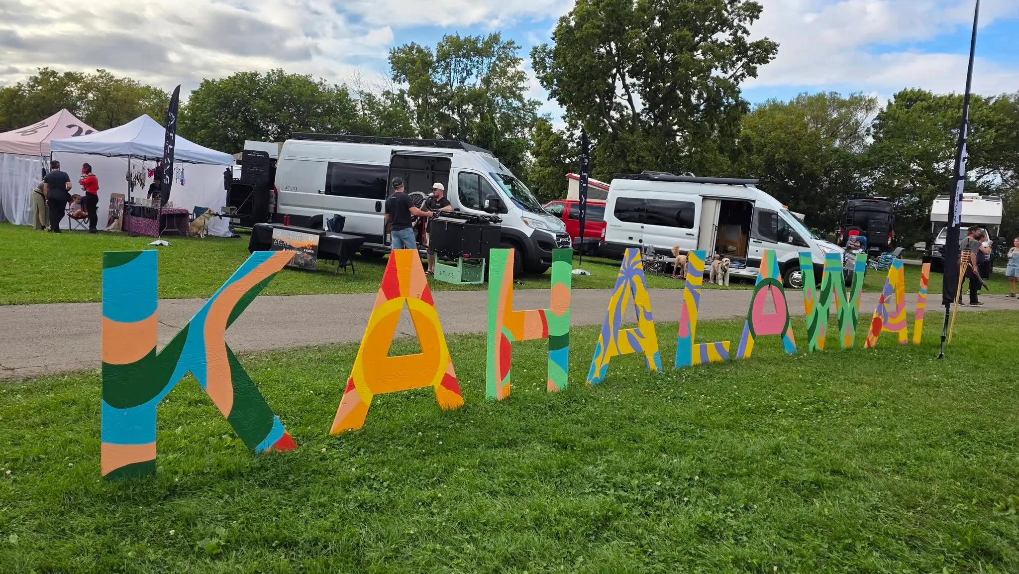 Ka Halawai, jour 2 : chats vedettes, chefs au fumoir et jongleurs de feu